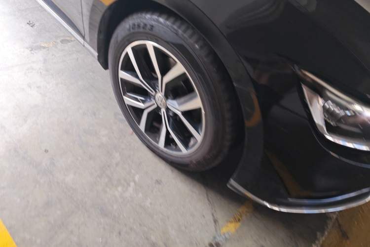 Used Volkswagen Magotan 2020 330TSI DSG Leading Model Right Front Wheel Hub