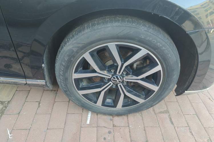 Used Volkswagen Magotan 2020 330TSI DSG Leading Model Right Front Wheel Hub