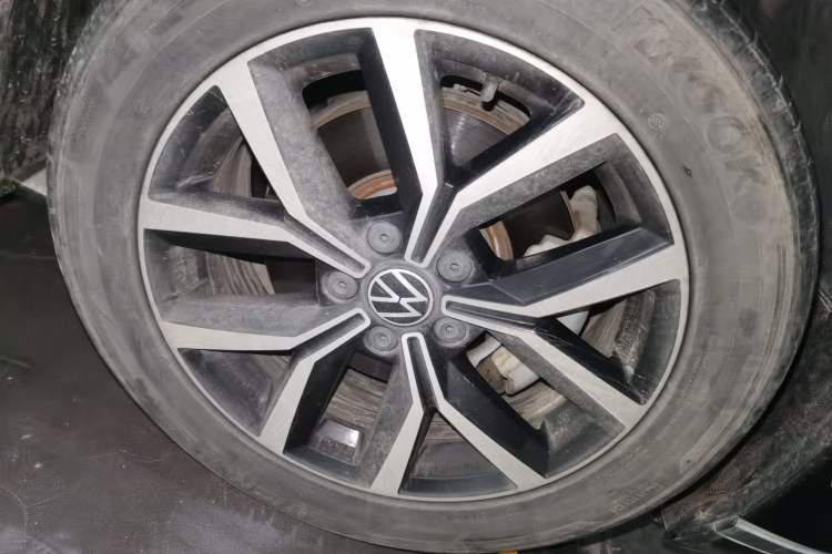 Used Volkswagen Magotan 2020 330TSI DSG Luxury Edition Right Front Wheel Hub