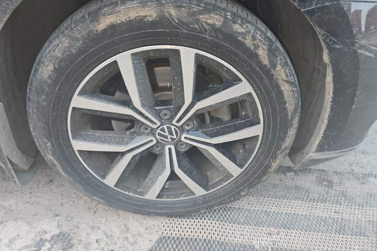 Used Volkswagen Magotan 2020 280TSI DSG Leading Edition Right Front Wheel Hub