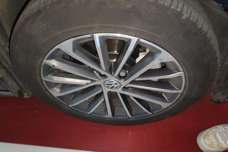 Used Volkswagen Magotan 2020 330TSI DSG Luxury Edition Right Front Wheel Hub