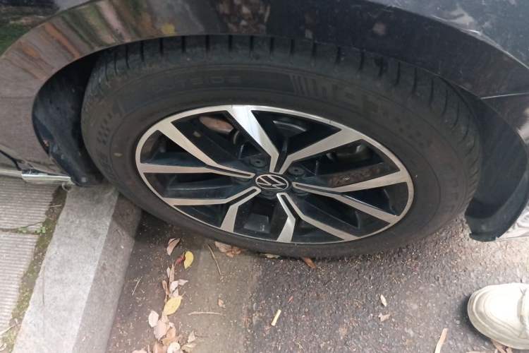 Used Volkswagen Magotan 2020 330TSI DSG Luxury Edition Right Front Wheel Hub