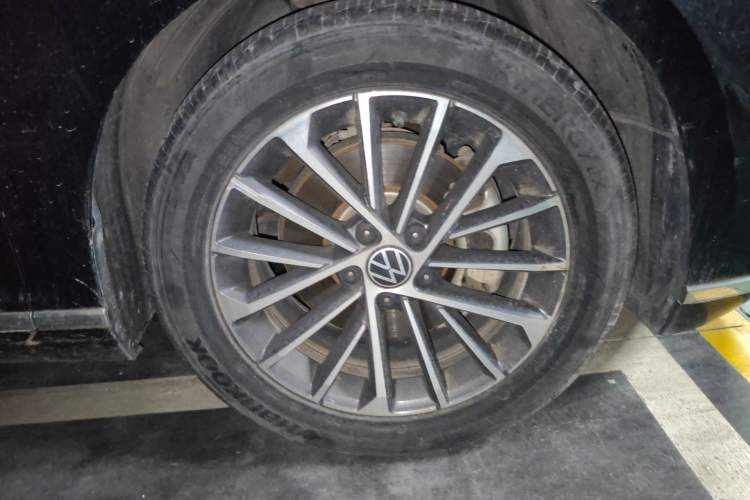 Used Volkswagen Magotan 2020 330TSI DSG Luxury Edition Right Front Wheel Hub