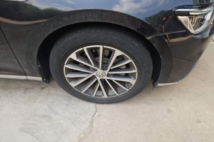 Used Volkswagen Magotan 2020 330TSI DSG Luxury Edition Right Front Wheel Hub
