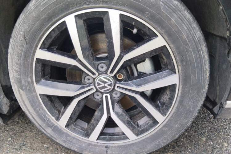 Used Volkswagen Magotan 2020 330TSI DSG Leading Model Right Front Wheel Hub