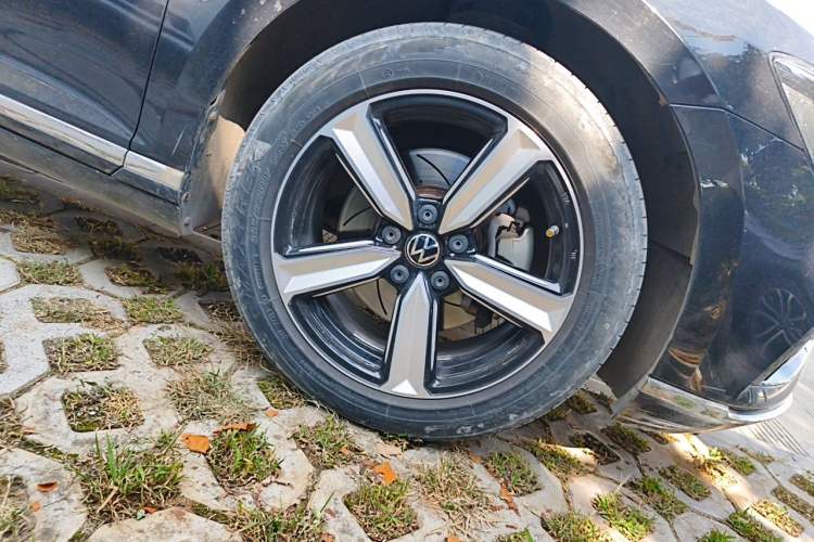 Used Volkswagen Magotan 2020 330TSI DSG Leading Model Right Front Wheel Hub