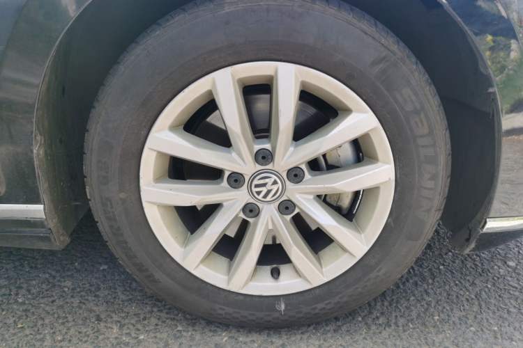 Used Volkswagen Magotan 2020 280TSI DSG Comfort Edition Right Front Wheel Hub