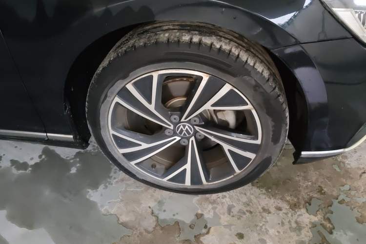 Used Volkswagen Magotan 2020 330TSI DSG Luxury Edition Right Front Wheel Hub