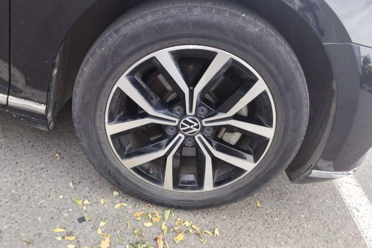 Used Volkswagen Magotan 2020 330TSI DSG Leading Model Right Front Wheel Hub
