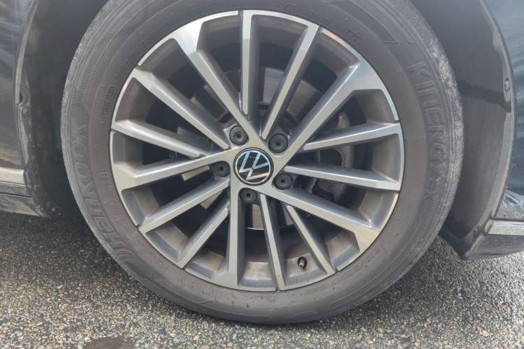 Used Volkswagen Magotan 2020 330TSI DSG Luxury Edition Right Front Wheel Hub
