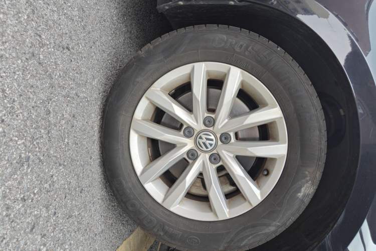 Used Volkswagen Magotan 2020 280TSI DSG Comfort Edition Right Front Wheel Hub