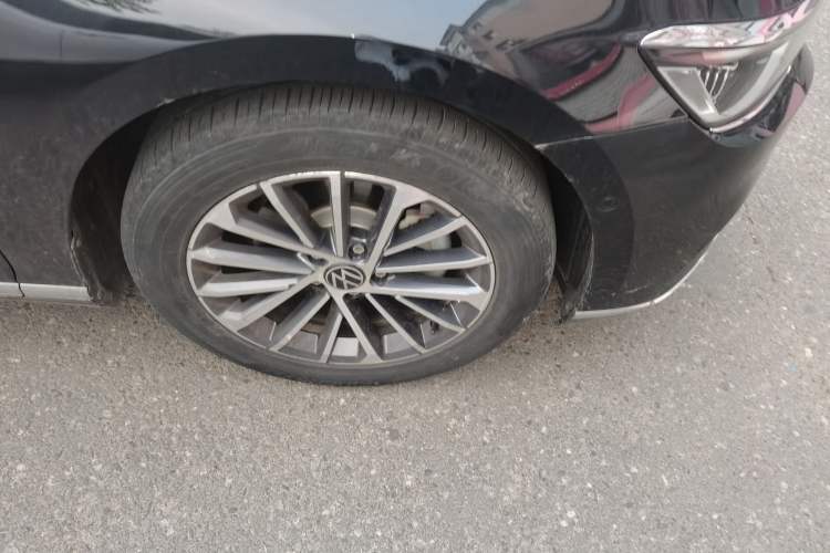 Used Volkswagen Magotan 2020 380TSI DSG Luxury Version Right Front Wheel Hub