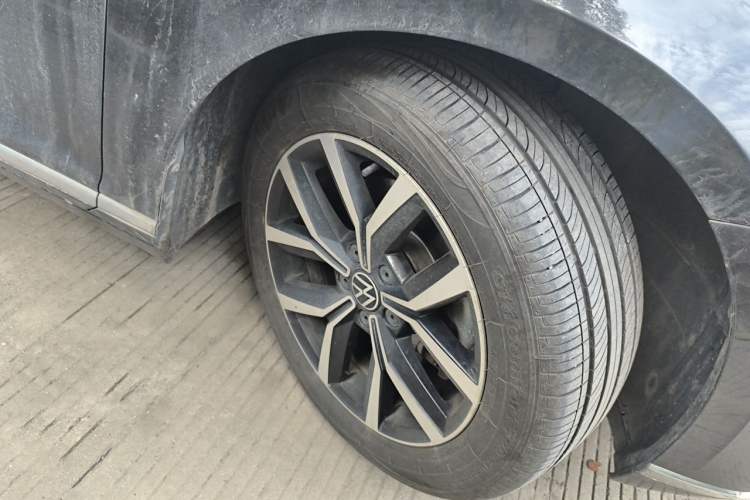Used Volkswagen Magotan 2020 280TSI DSG Leading Edition Right Front Wheel Hub