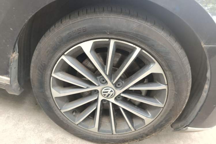 Used Volkswagen Magotan 2020 330TSI DSG Luxury Edition Right Front Wheel Hub