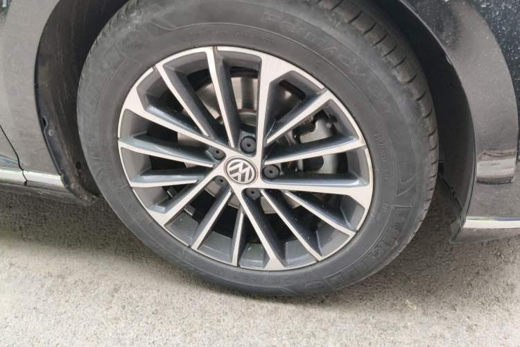 Used Volkswagen Magotan 2020 330TSI DSG Luxury Edition Right Front Wheel Hub