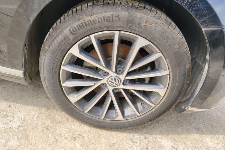 Used Volkswagen Magotan 2020 330TSI DSG Luxury Edition Right Front Wheel Hub