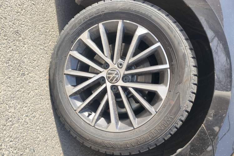 Used Volkswagen Magotan 2020 380TSI DSG Luxury Version Right Front Wheel Hub