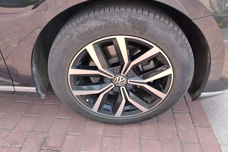 Used Volkswagen Magotan 2020 330TSI DSG Leading Model Right Front Wheel Hub