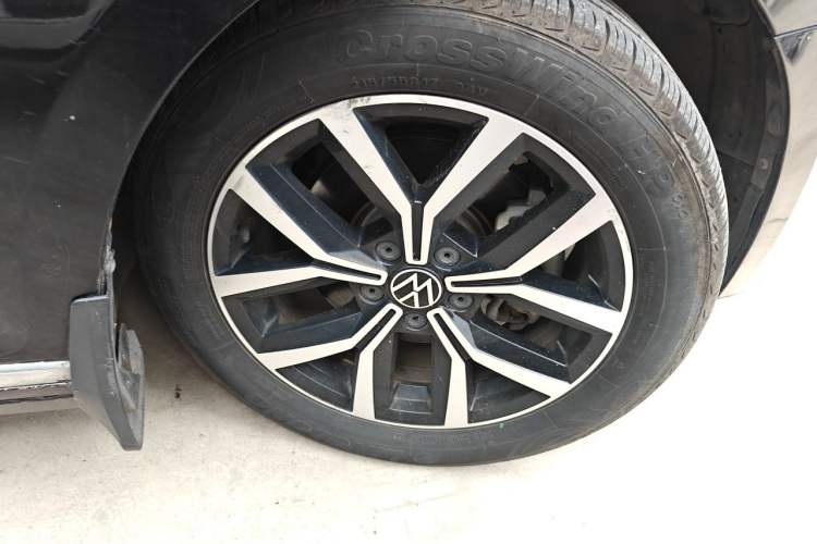 Used Volkswagen Magotan 2020 330TSI DSG Leading Model Right Front Wheel Hub