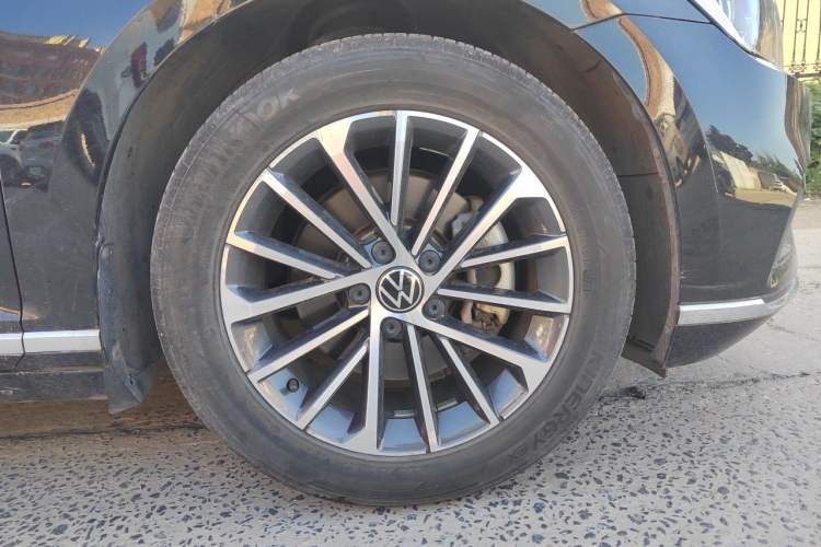 Used Volkswagen Magotan 2020 330TSI DSG Luxury Edition Right Front Wheel Hub