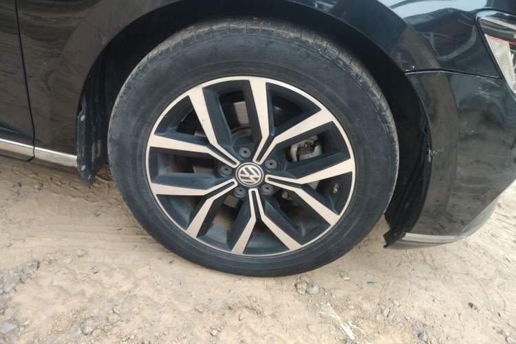Used Volkswagen Magotan 2020 330TSI DSG Leading Model Right Front Wheel Hub