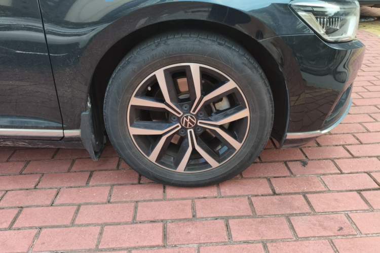 Used Volkswagen Magotan 2020 330TSI DSG Leading Model Right Front Wheel Hub