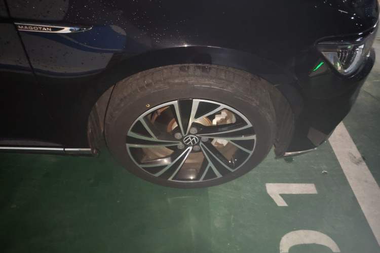 Used Volkswagen Magotan 2020 330TSI DSG Luxury Edition Right Front Wheel Hub