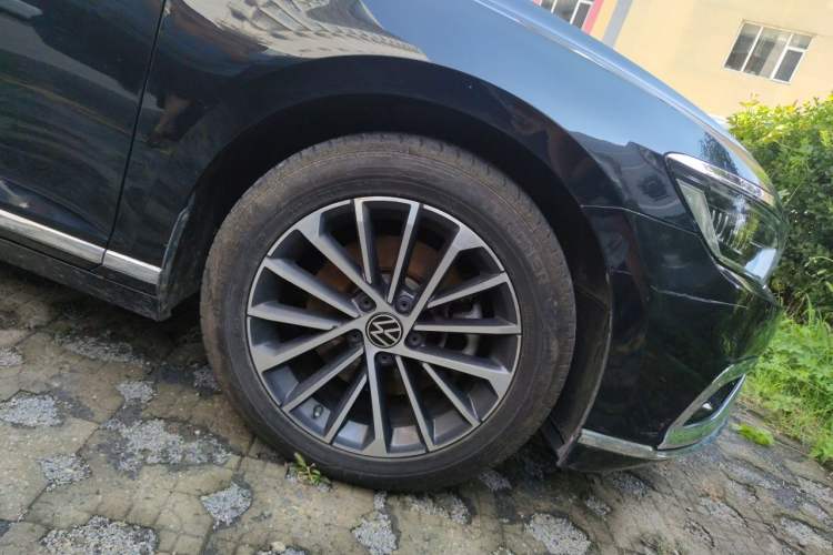 Used Volkswagen Magotan 2020 330TSI DSG Luxury Edition Right Front Wheel Hub