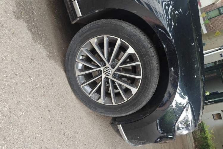 Used Volkswagen Magotan 2020 330TSI DSG Luxury Edition Right Front Wheel Hub