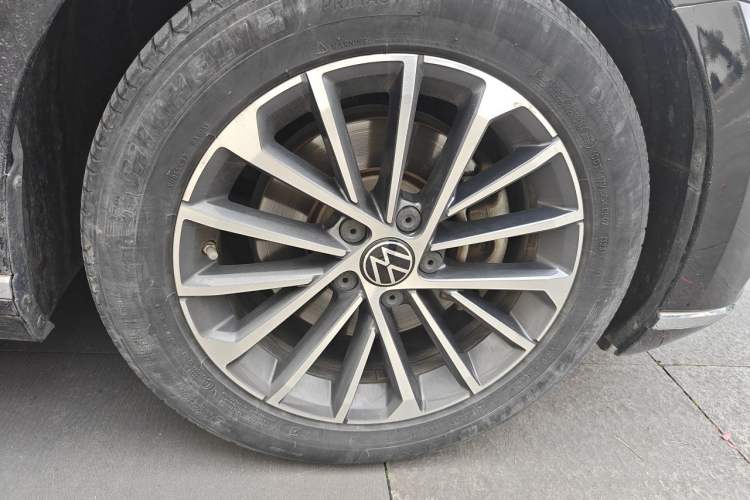 Used Volkswagen Magotan 2020 330TSI DSG Luxury Edition Right Front Wheel Hub