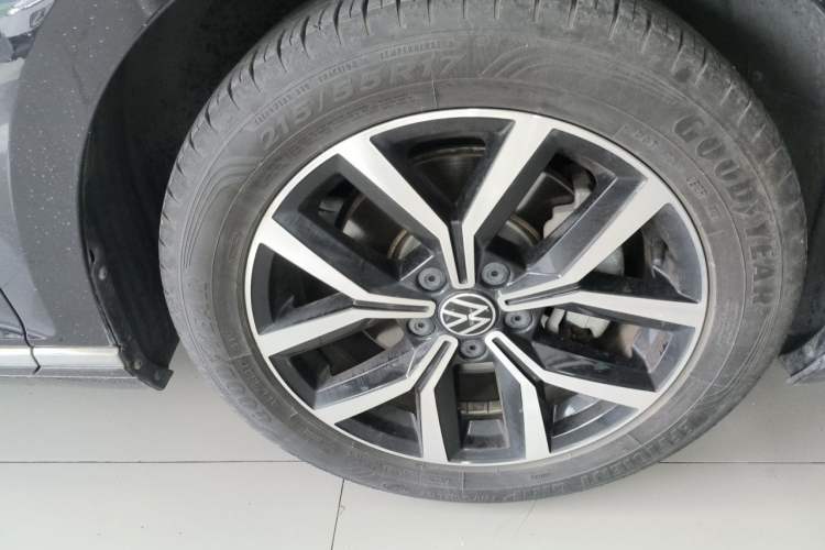Used Volkswagen Magotan 2020 330TSI DSG Luxury Edition Right Front Wheel Hub