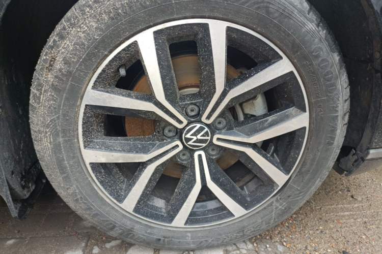 Used Volkswagen Magotan 2020 330TSI DSG Leading Model Right Front Wheel Hub