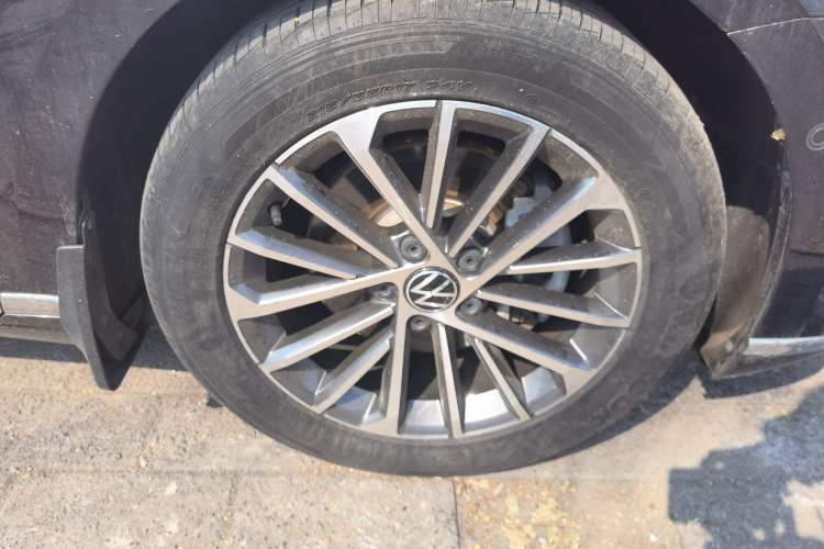 Used Volkswagen Magotan 2020 380TSI DSG Luxury Version Right Front Wheel Hub