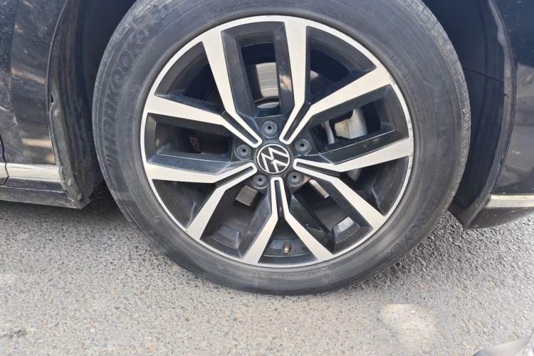 Used Volkswagen Magotan 2020 330TSI DSG Luxury Edition Right Front Wheel Hub