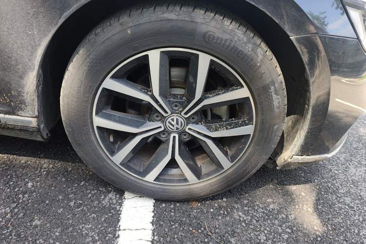 Used Volkswagen Magotan 2020 330TSI DSG Leading Model Right Front Wheel Hub