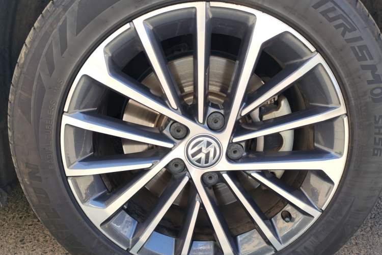 Used Volkswagen Magotan 2020 330TSI DSG Luxury Edition Right Front Wheel Hub