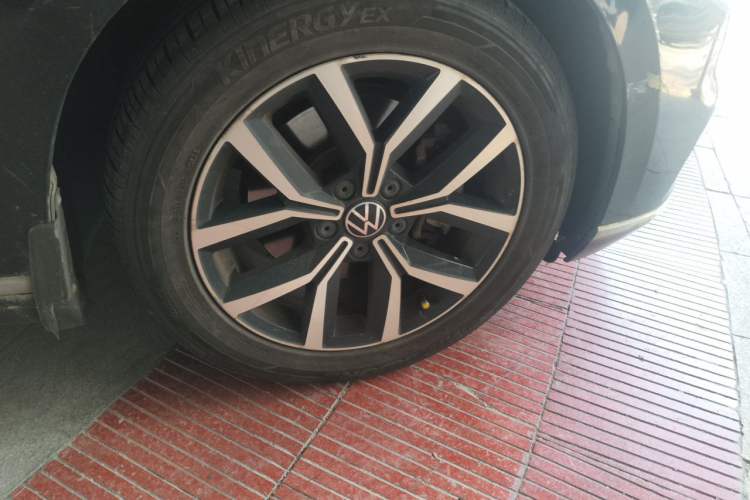Used Volkswagen Magotan 2020 330TSI DSG Leading Model Right Front Wheel Hub