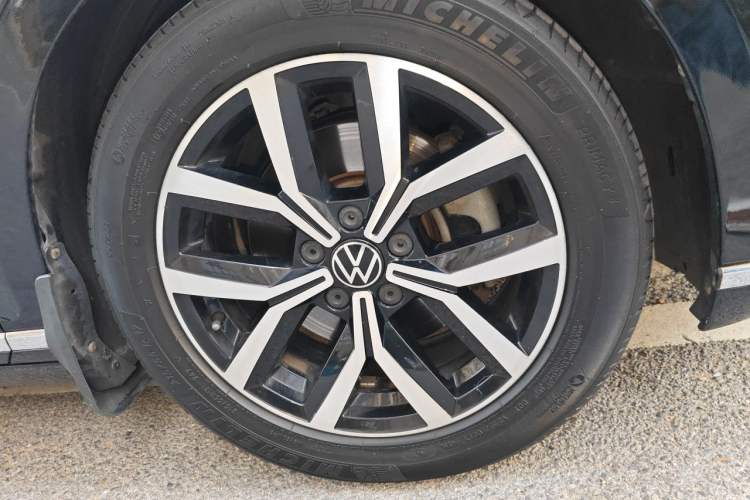 Used Volkswagen Magotan 2020 330TSI DSG Leading Model Right Front Wheel Hub