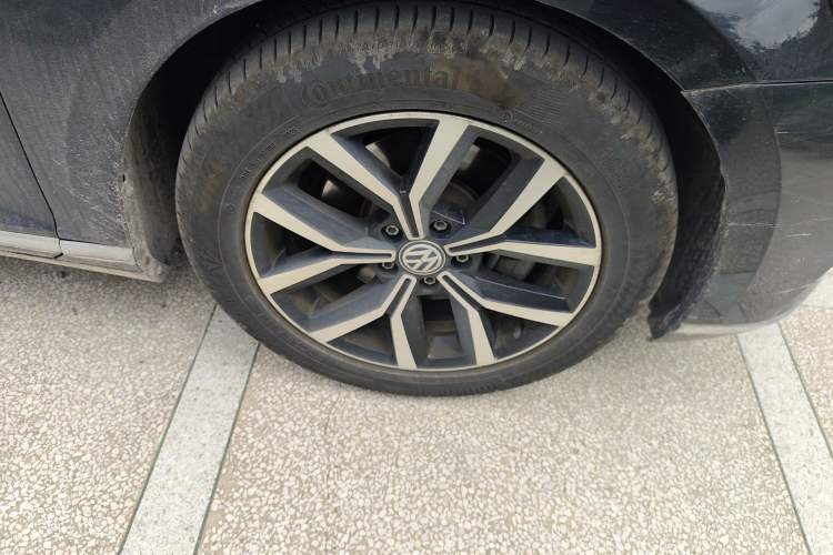 Used Volkswagen Magotan 2020 330TSI DSG Leading Model Right Front Wheel Hub