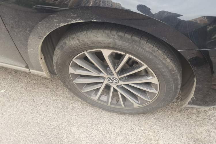 Used Volkswagen Magotan 2020 330TSI DSG Luxury Edition Right Front Wheel Hub