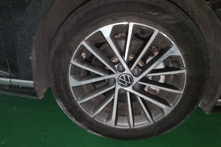 Used Volkswagen Magotan 2020 330TSI DSG Luxury Edition Right Front Wheel Hub