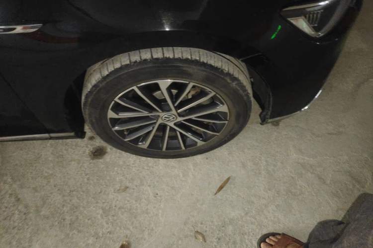 Used Volkswagen Magotan 2020 330TSI DSG Luxury Edition Right Front Wheel Hub