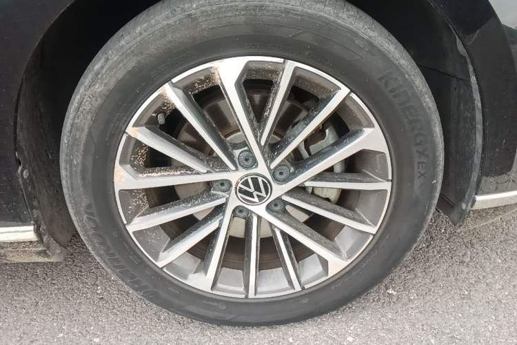 Used Volkswagen Magotan 2020 330TSI DSG Luxury Edition Right Front Wheel Hub