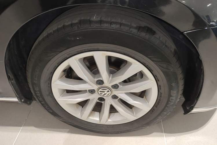 Used Volkswagen Magotan 2020 280TSI DSG Comfort Edition Right Front Wheel Hub