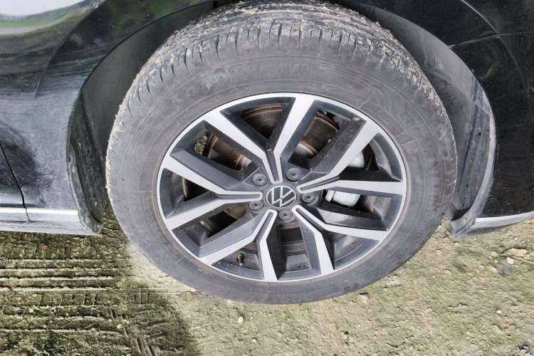 Used Volkswagen Magotan 2020 330TSI DSG Leading Model Right Front Wheel Hub