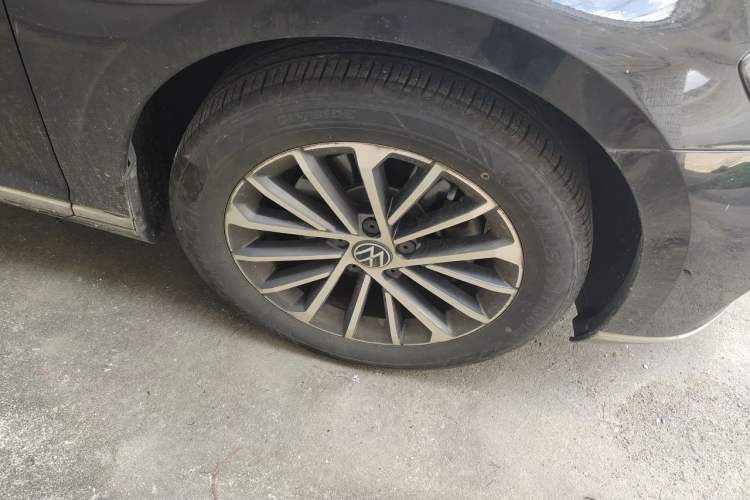 Used Volkswagen Magotan 2020 330TSI DSG Luxury Edition Right Front Wheel Hub