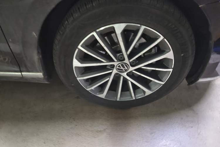 Used Volkswagen Magotan 2020 330TSI DSG Luxury Edition Right Front Wheel Hub