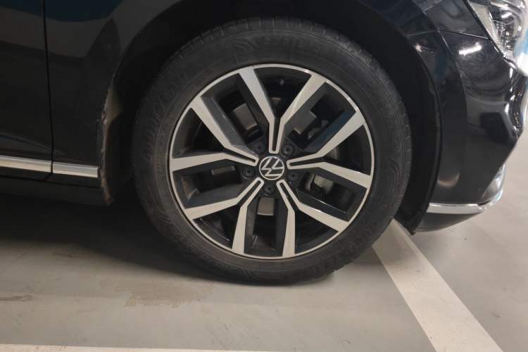Used Volkswagen Magotan 2020 330TSI DSG Leading Model Right Front Wheel Hub