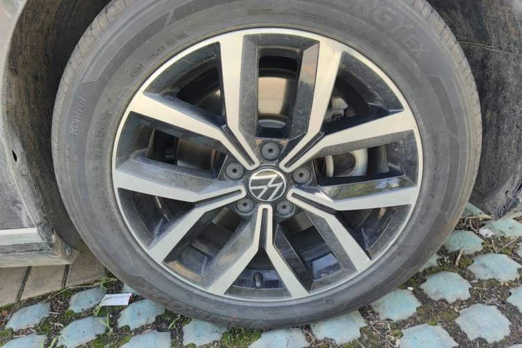 Used Volkswagen Magotan 2020 330TSI DSG Leading Model Right Front Wheel Hub