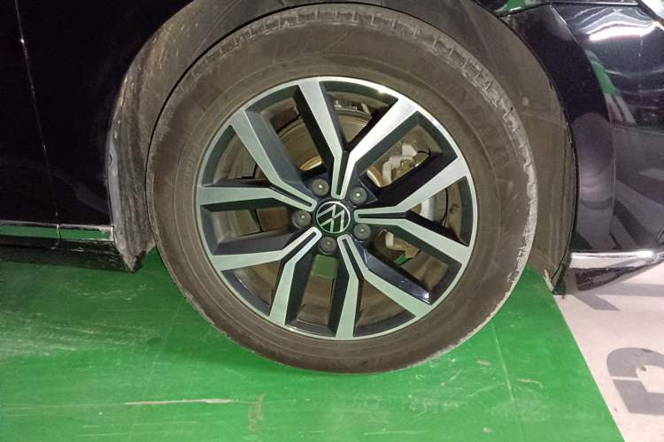 Used Volkswagen Magotan 2020 330TSI DSG Leading Model Right Front Wheel Hub